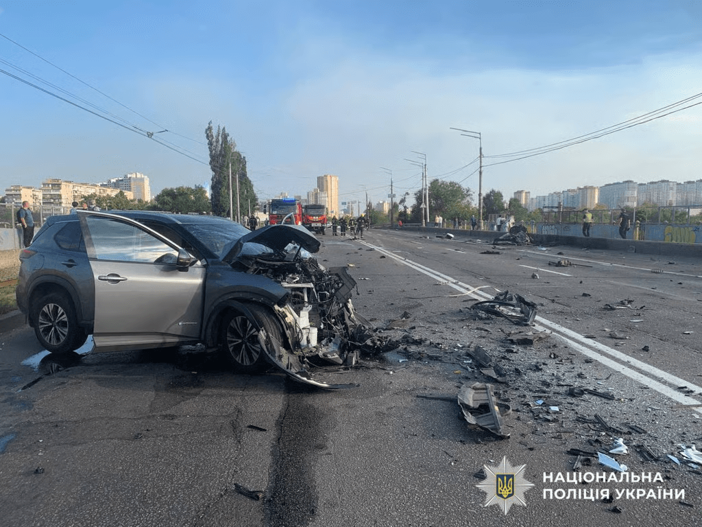 Масштабна аварія на Харківському шосе в Києві