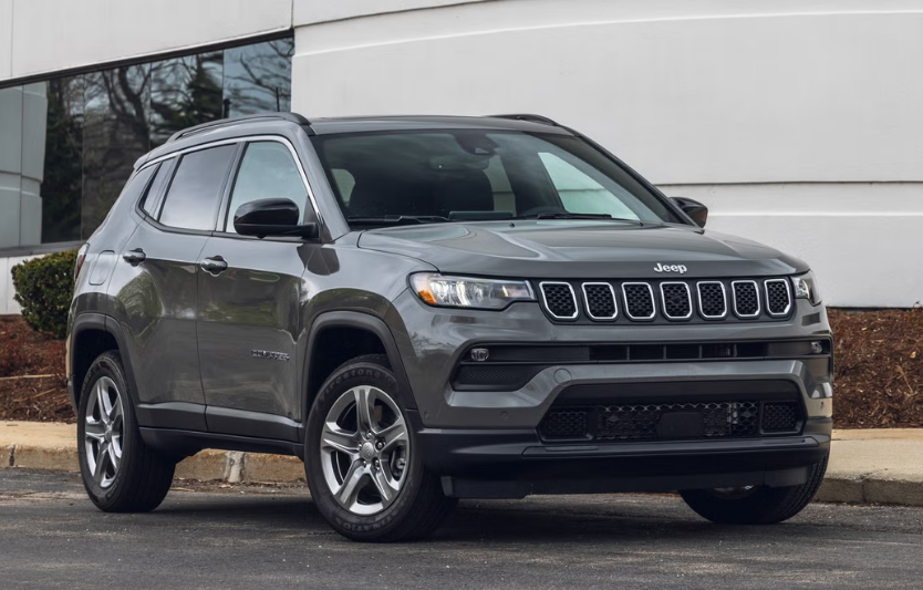 Jeep Compass 2025: оновлена версія, витрати та практичність