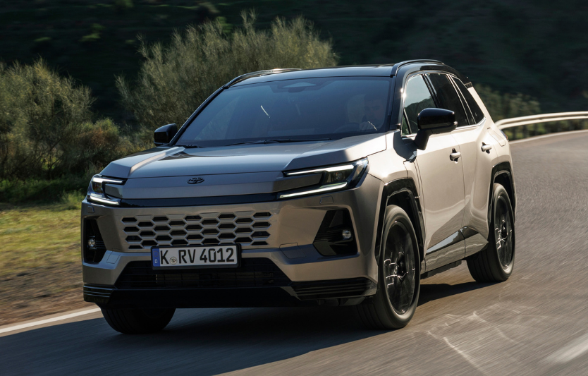 Toyota RAV4: універсальний кросовер для міста та подорожей